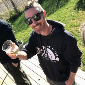 Portrait Olivier Fernandez auteur du guide la communication et du marketing de la brasserie artisanale